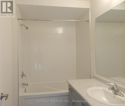 16 Cherry Hill Lane, Barrie, ON - Indoor Photo Showing Bathroom