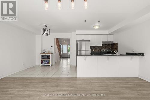 929 Cook Crescent, Shelburne, ON - Indoor Photo Showing Kitchen