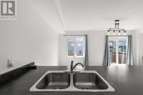 929 Cook Crescent, Shelburne, ON - Indoor Photo Showing Kitchen With Double Sink