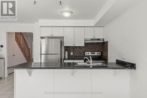 929 Cook Crescent, Shelburne, ON - Indoor Photo Showing Kitchen With Double Sink