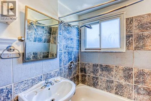 448 Holland Avenue, Ottawa, ON - Indoor Photo Showing Bathroom