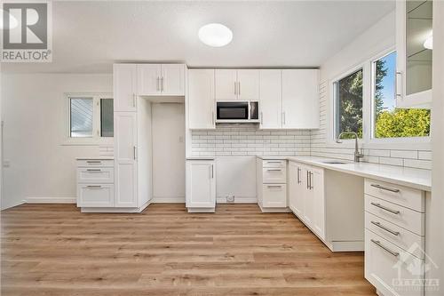 2180 Audrey Avenue, Ottawa, ON - Indoor Photo Showing Kitchen With Upgraded Kitchen