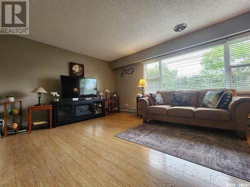 1116 Coteau Avenue, Weyburn, SK - Indoor Photo Showing Living Room