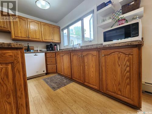 1116 Coteau Avenue, Weyburn, SK - Indoor Photo Showing Kitchen