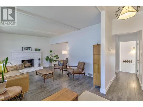 1333 Flemish Street, Kelowna, BC - Indoor Photo Showing Living Room With Fireplace