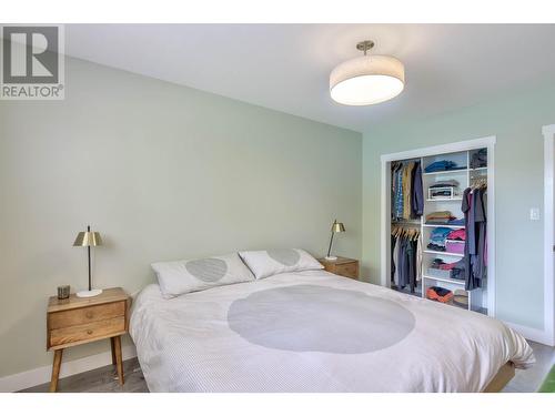 1333 Flemish Street, Kelowna, BC - Indoor Photo Showing Bedroom