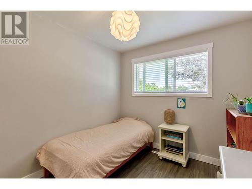 1333 Flemish Street, Kelowna, BC - Indoor Photo Showing Bedroom