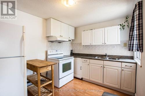 8 Grand Rapids Square, Brampton, ON - Indoor Photo Showing Kitchen With Double Sink