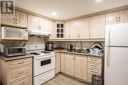 8 Grand Rapids Square, Brampton (Northgate), ON - Indoor Photo Showing Kitchen With Double Sink