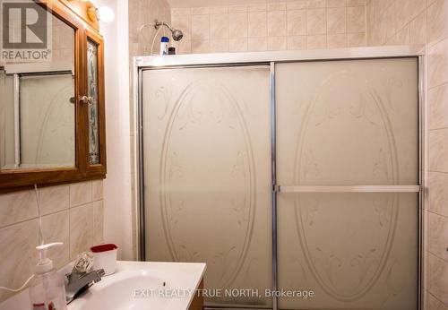 8 Grand Rapids Square, Brampton, ON - Indoor Photo Showing Bathroom