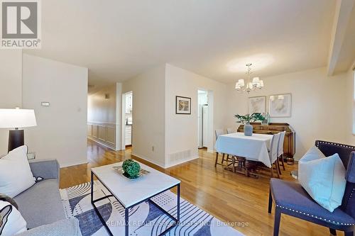 8 - 1951 Rathburn Road E, Mississauga, ON - Indoor Photo Showing Living Room