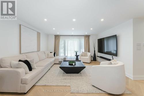 245 Mill Road, Toronto (Markland Wood), ON - Indoor Photo Showing Living Room