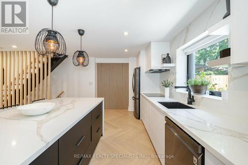 245 Mill Road, Toronto, ON - Indoor Photo Showing Kitchen With Upgraded Kitchen