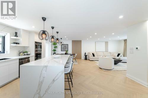 245 Mill Road, Toronto (Markland Wood), ON - Indoor Photo Showing Kitchen With Upgraded Kitchen