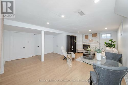 245 Mill Road, Toronto (Markland Wood), ON - Indoor