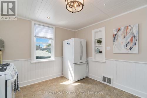 28 Walter Avenue S, Hamilton, ON - Indoor Photo Showing Laundry Room