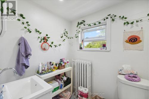 33 Station Street, St. Thomas, ON - Indoor Photo Showing Bathroom