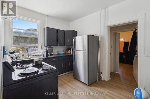 33 Station Street, St. Thomas, ON - Indoor Photo Showing Kitchen