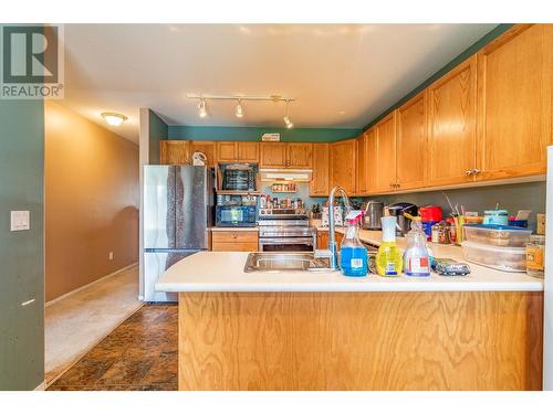 153 Snowsell Street Unit# 1, Kelowna, BC - Indoor Photo Showing Kitchen