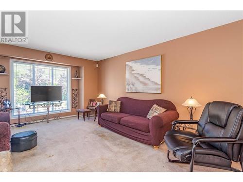 153 Snowsell Street Unit# 1, Kelowna, BC - Indoor Photo Showing Living Room