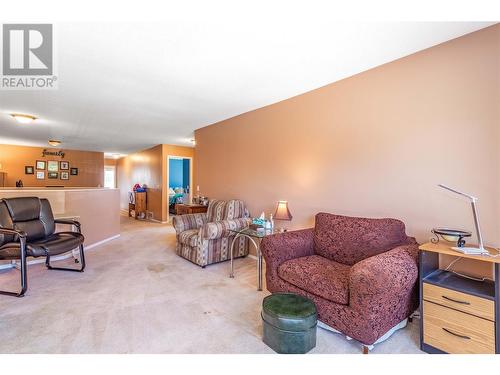 153 Snowsell Street Unit# 1, Kelowna, BC - Indoor Photo Showing Living Room