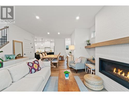 737 Patterson Avenue Unit# 2, Kelowna, BC - Indoor Photo Showing Living Room With Fireplace