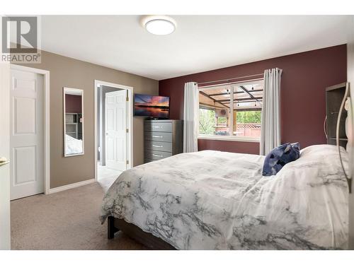 316 Murray Crescent, Kelowna, BC - Indoor Photo Showing Bedroom