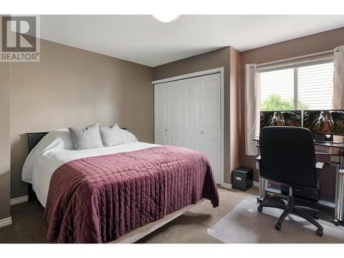 316 Murray Crescent, Kelowna, BC - Indoor Photo Showing Bedroom