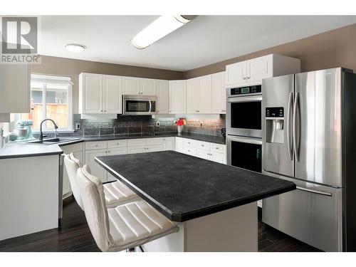 316 Murray Crescent, Kelowna, BC - Indoor Photo Showing Kitchen