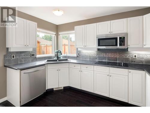 316 Murray Crescent, Kelowna, BC - Indoor Photo Showing Kitchen With Double Sink