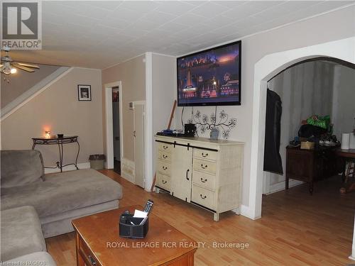 44 Collingwood Street, Grey Highlands (Flesherton), ON - Indoor Photo Showing Living Room