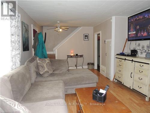 44 Collingwood Street, Grey Highlands (Flesherton), ON - Indoor Photo Showing Living Room