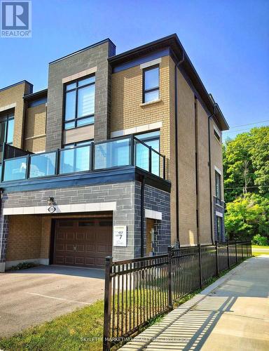 2489 Badger Crescent, Oakville, ON - Outdoor