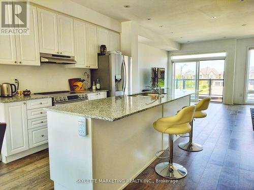 2489 Badger Crescent, Oakville, ON - Indoor Photo Showing Kitchen With Upgraded Kitchen