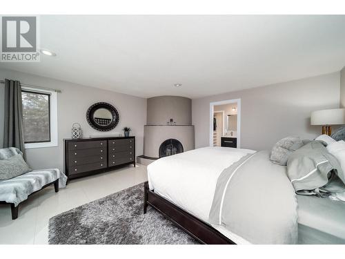 2760 Dry Valley Road, Kelowna, BC - Indoor Photo Showing Bedroom