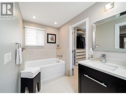 2760 Dry Valley Road, Kelowna, BC - Indoor Photo Showing Bathroom