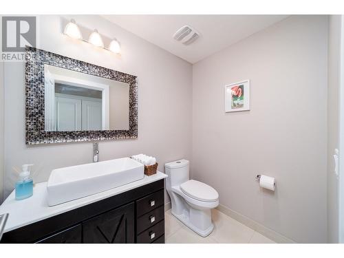 2760 Dry Valley Road, Kelowna, BC - Indoor Photo Showing Bathroom