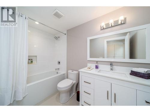 2760 Dry Valley Road, Kelowna, BC - Indoor Photo Showing Bathroom