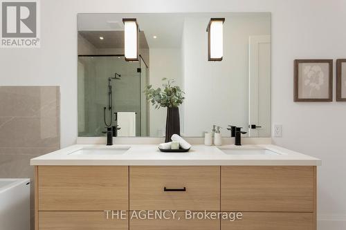 43 Rusholme Road, Toronto (Little Portugal), ON - Indoor Photo Showing Bathroom