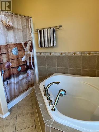 2874 Hilltop Road Lot# 15, Blind Bay, BC - Indoor Photo Showing Bathroom