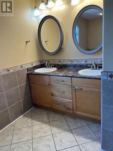 2874 Hilltop Road Lot# 15, Blind Bay, BC - Indoor Photo Showing Bathroom