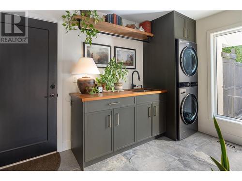 4796 Redridge Road, Kelowna, BC - Indoor Photo Showing Laundry Room