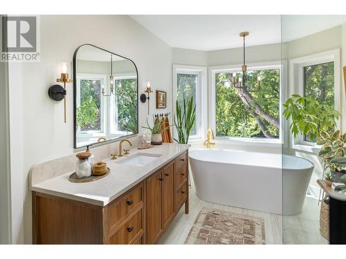 4796 Redridge Road, Kelowna, BC - Indoor Photo Showing Bathroom