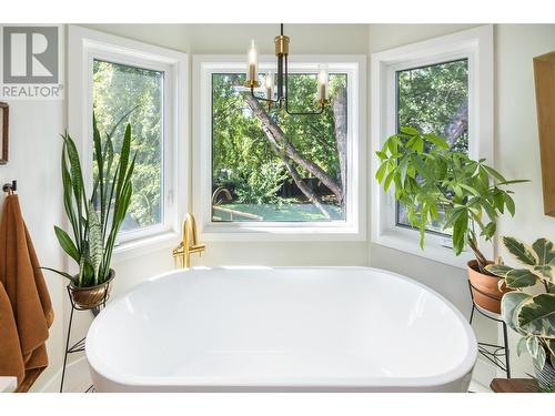 4796 Redridge Road, Kelowna, BC - Indoor Photo Showing Bathroom