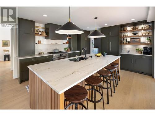 4796 Redridge Road, Kelowna, BC - Indoor Photo Showing Kitchen With Upgraded Kitchen