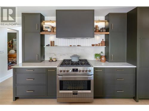 4796 Redridge Road, Kelowna, BC - Indoor Photo Showing Kitchen With Upgraded Kitchen