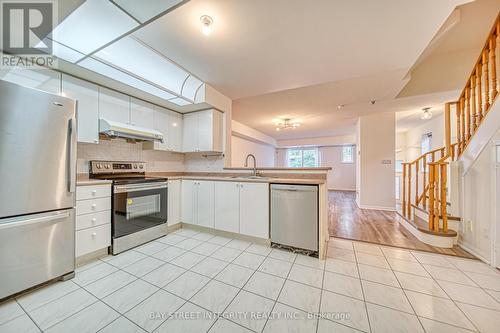 600 Grandview Way, Toronto (Willowdale East), ON - Indoor Photo Showing Kitchen