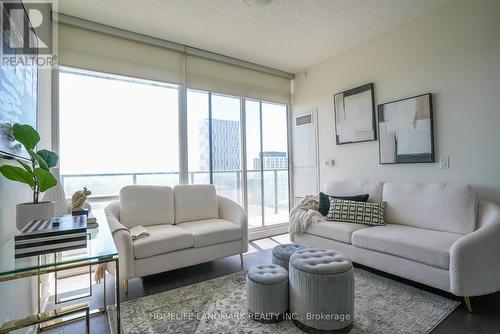 S1204 - 120 Bayview Avenue, Toronto (Waterfront Communities), ON - Indoor Photo Showing Living Room