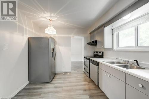 27 Edmunds Crescent, London, ON - Indoor Photo Showing Kitchen With Double Sink