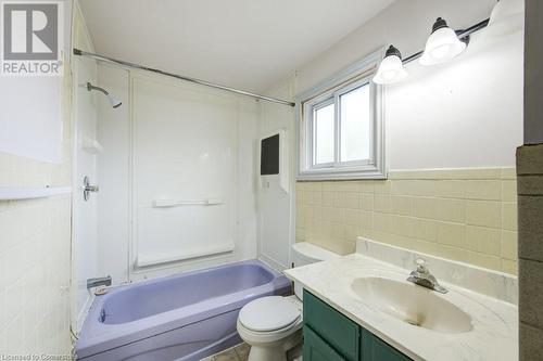 27 Edmunds Crescent, London, ON - Indoor Photo Showing Bathroom